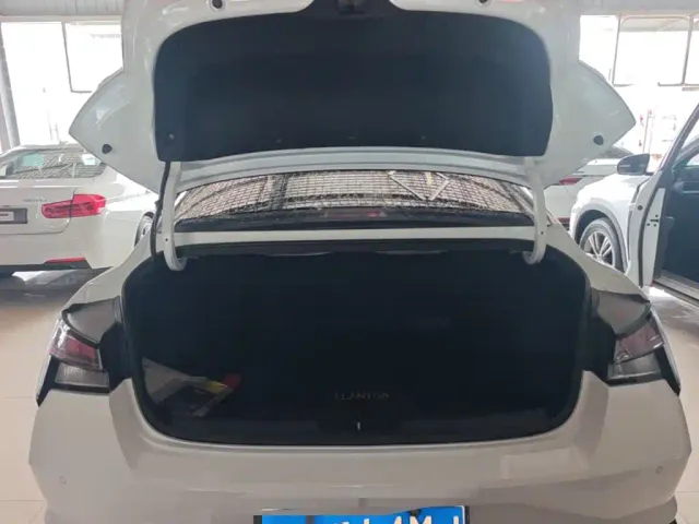 Hyundai Elantra — Фото автомобиля 18