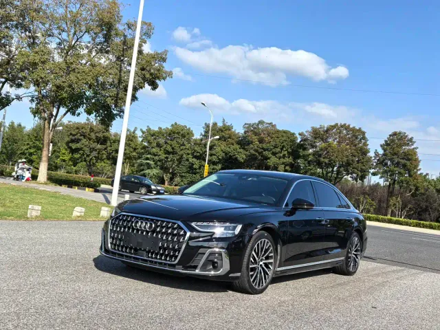 Фотография автомобиля — Audi A8