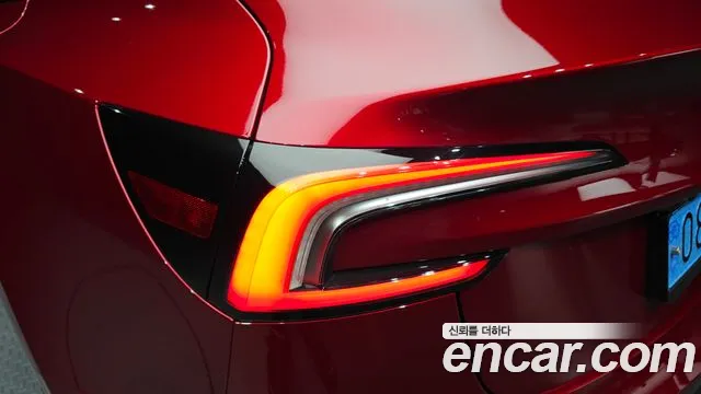 Tesla Model 3 — Фото автомобиля 8