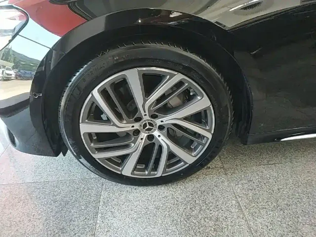 Mercedes-Benz E-Class — Фото автомобиля 22
