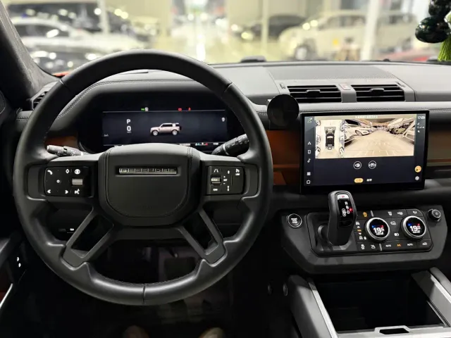 Land Rover Defender — Фото автомобиля 11
