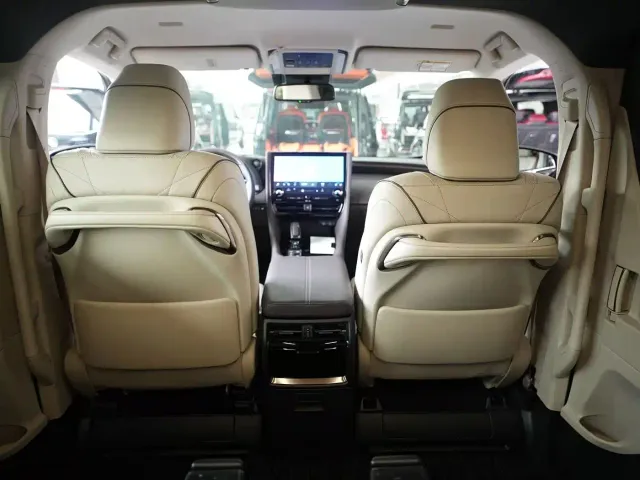 Toyota Alphard — Фото автомобиля 12