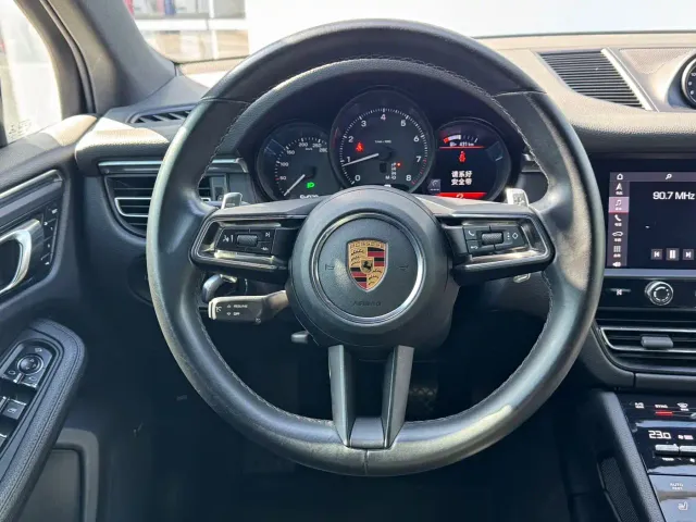 Porsche Macan — Фото автомобиля 10