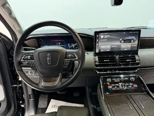 Lincoln Navigator — Фото автомобиля 11