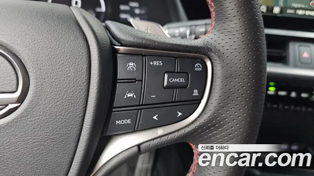 Lexus UX UX300h — Фото автомобиля 21