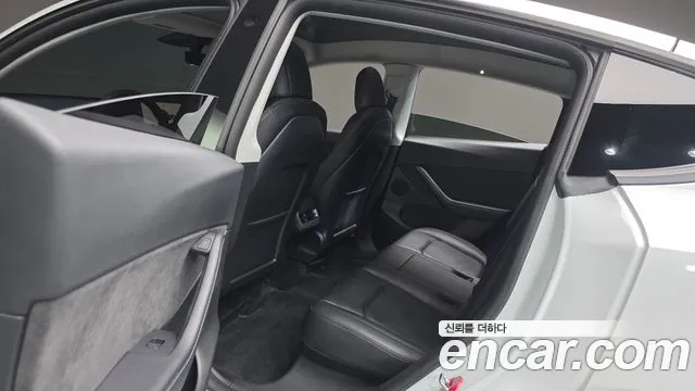 Tesla Model Y — Фото автомобиля 23
