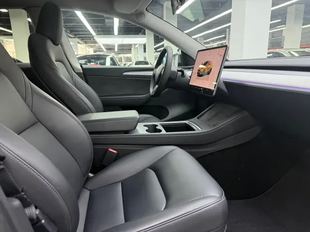 Tesla Model Y — Фото автомобиля 21