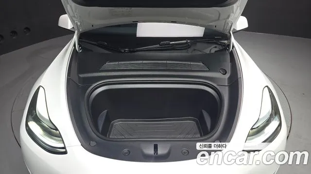 Tesla Model Y — Фото автомобиля 8