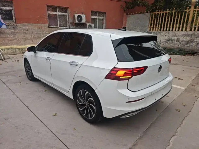 Volkswagen Golf — Фото автомобиля 4