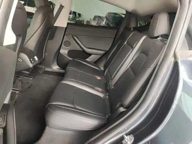 Tesla Model Y — Фото автомобиля 16