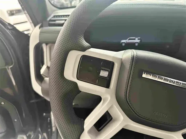 Land Rover Defender — Фото автомобиля 9