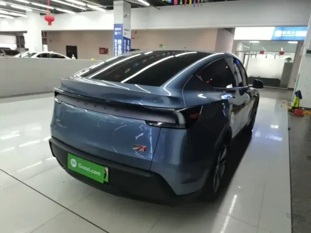 Tesla Model Y — Фото автомобиля 6