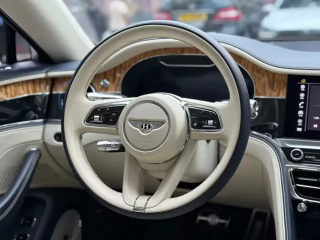 Bentley Flying Spur — Фото автомобиля 23