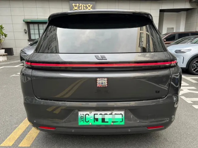 Li Auto L8 — Фото автомобиля 13