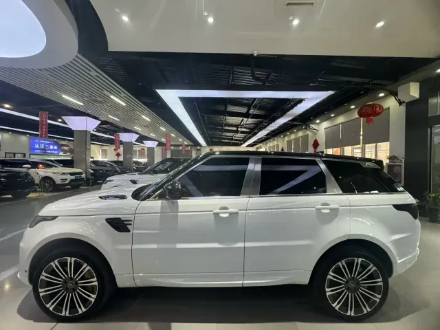 Land Rover Range Rover Sport — Фото автомобиля 3