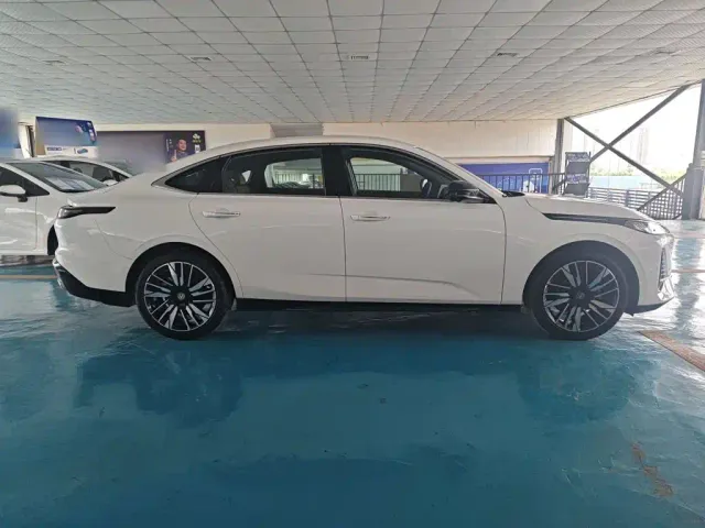 Changan Eado — Фото автомобиля 6