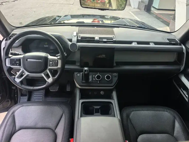 Land Rover Defender — Фото автомобиля 6