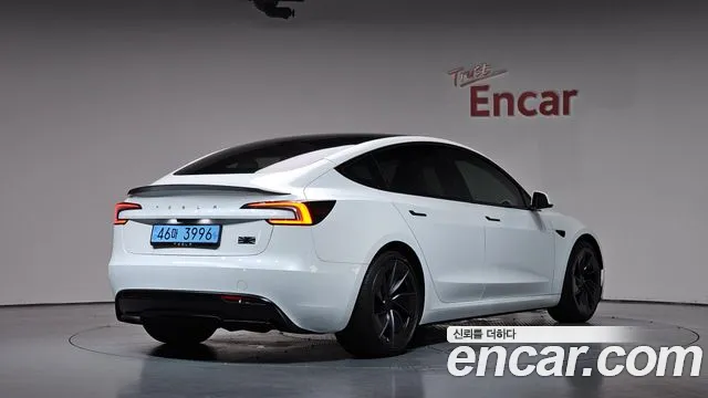 Фотография автомобиля — Tesla Model 3