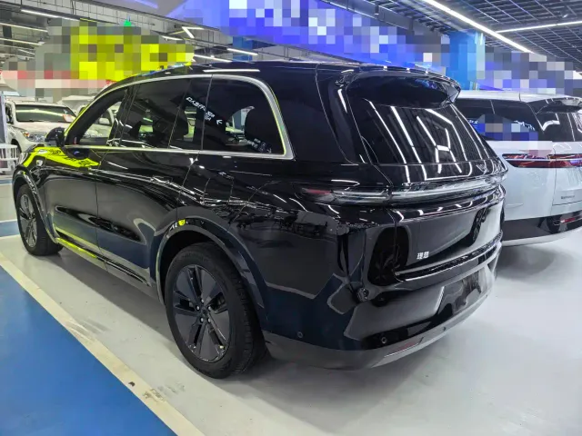 Li Auto L8 — Фото автомобиля 11