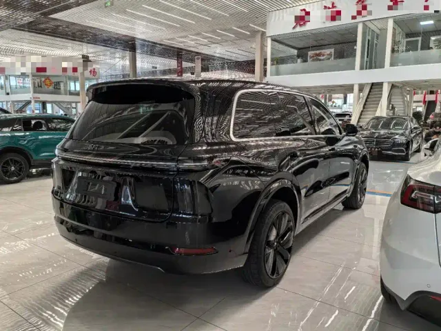 Li Auto L9 — Фото автомобиля 6