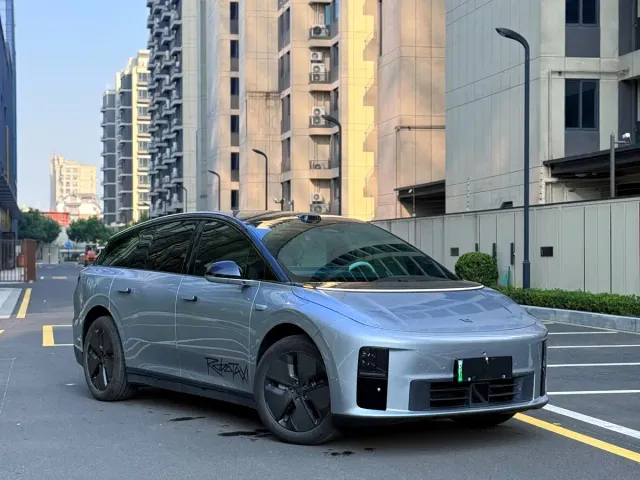 Li Auto i6 — Фото автомобиля 3