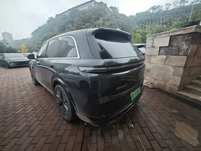 Li Auto L8 — Фото автомобиля 7
