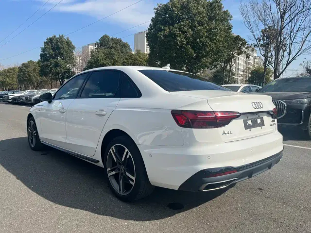 Audi A4L — Фото автомобиля 14