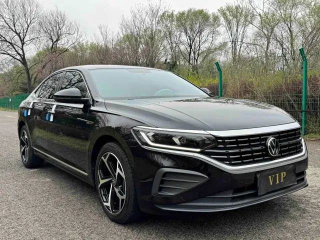 Volkswagen Passat — Фото автомобиля 2