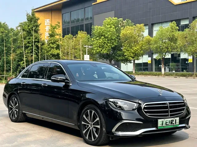 Mercedes-Benz E-Class — Фото автомобиля 3