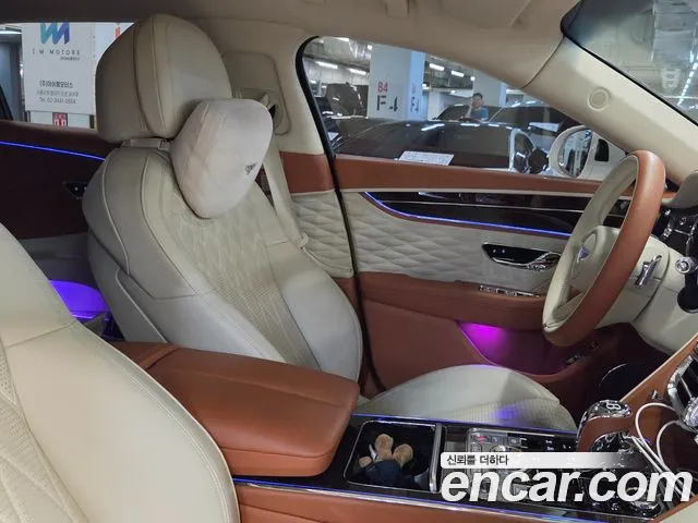 Bentley Flying Spur — Фото автомобиля 12