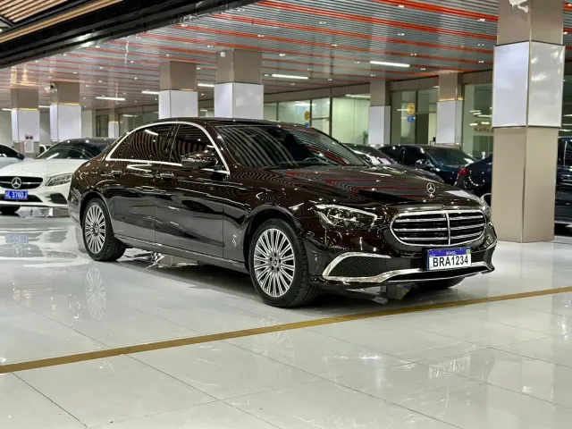 Mercedes-Benz E-Class — Фото автомобиля 3