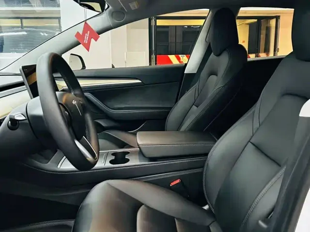 Tesla Model 3 — Фото автомобиля 7