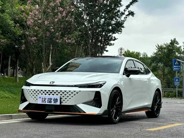 Фотография автомобиля — Changan UNI-V