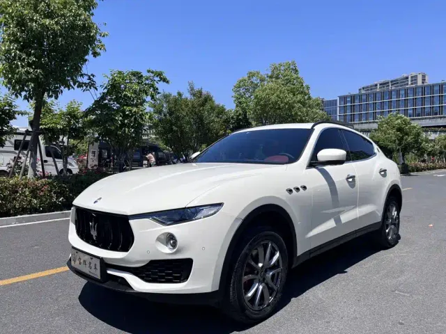 Фотография автомобиля — Maserati Levante
