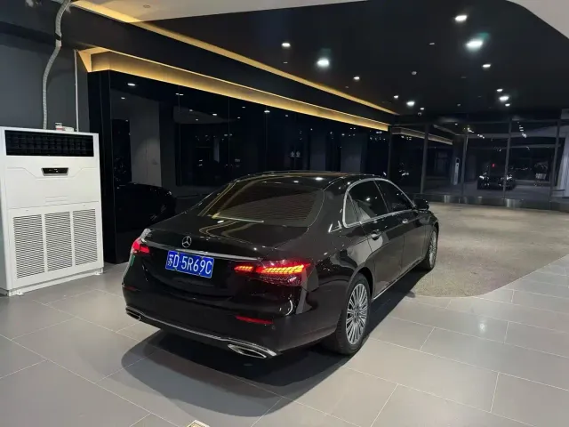 Mercedes-Benz E-Class — Фото автомобиля 6