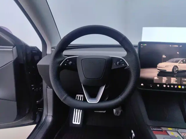 Tesla Model 3 — Фото автомобиля 15