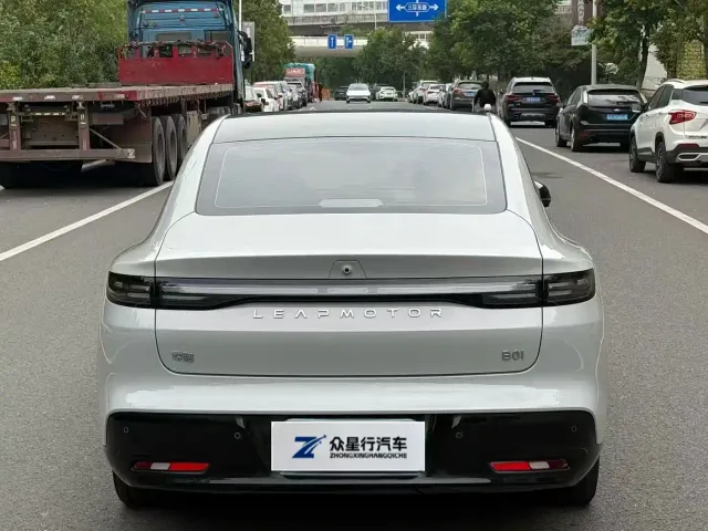 Leapmotor B01 — Фото автомобиля 4