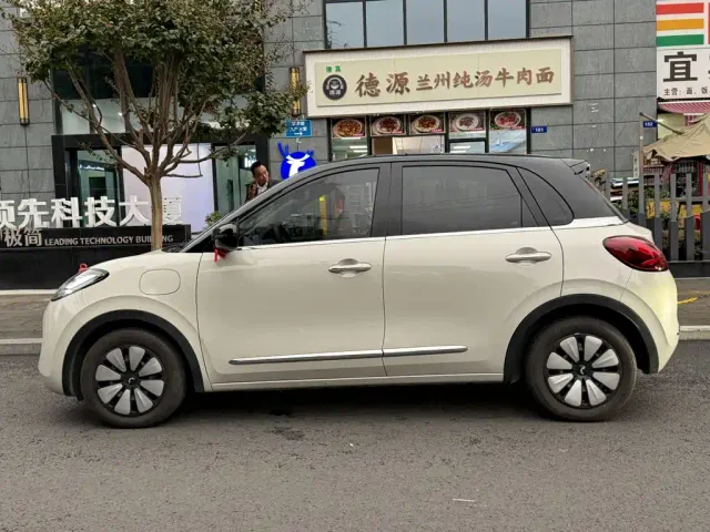 Wuling Bingo — Фото автомобиля 3