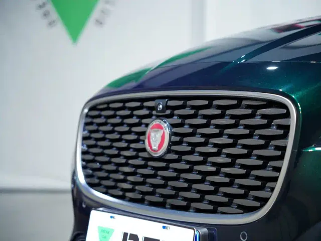 Jaguar XFL — Фото автомобиля 5