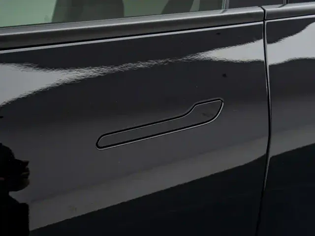 Tesla Model Y — Фото автомобиля 25