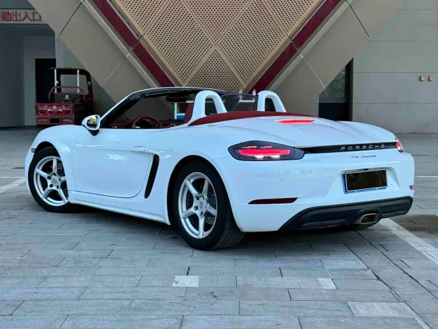 Porsche 718 — Фото автомобиля 15