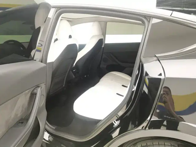 Tesla Model Y — Фото автомобиля 11