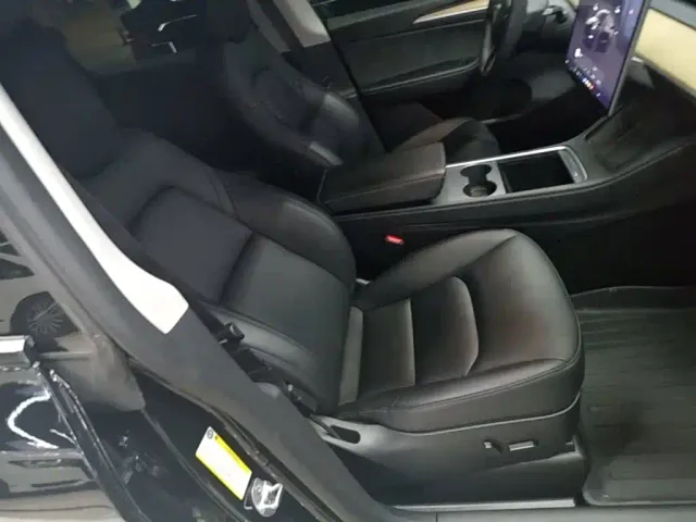 Tesla Model Y — Фото автомобиля 19