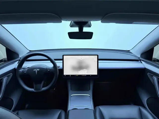 Tesla Model Y — Фото автомобиля 9