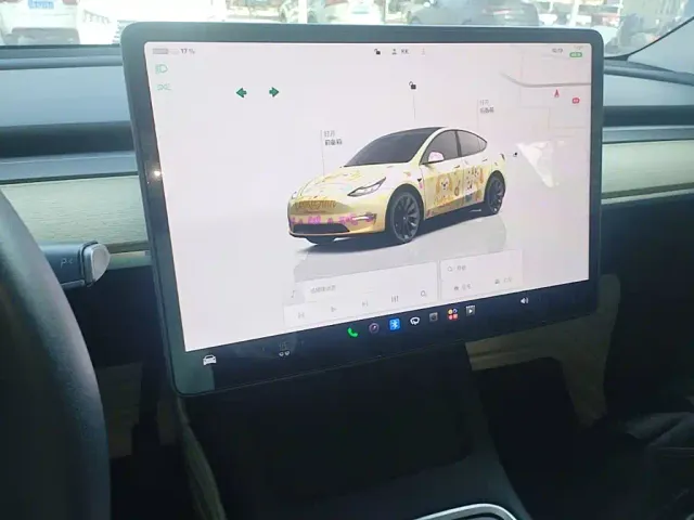 Tesla Model Y — Фото автомобиля 12