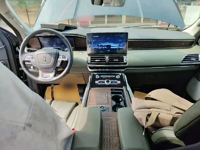Lincoln Navigator — Фото автомобиля 9