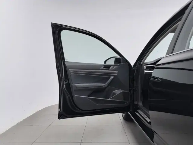 Volkswagen Lavida — Фото автомобиля 8