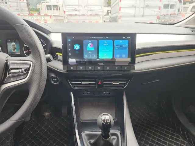 Roewe i5 — Фото автомобиля 8