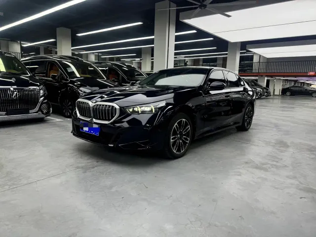 Фотография автомобиля — BMW 5 Series
