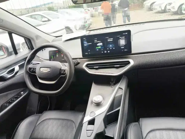 Geely Geometry C — Фото автомобиля 12